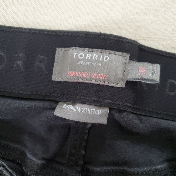 Torrid black distress jeans 20r bombshell skinny - Picture 6 of 9